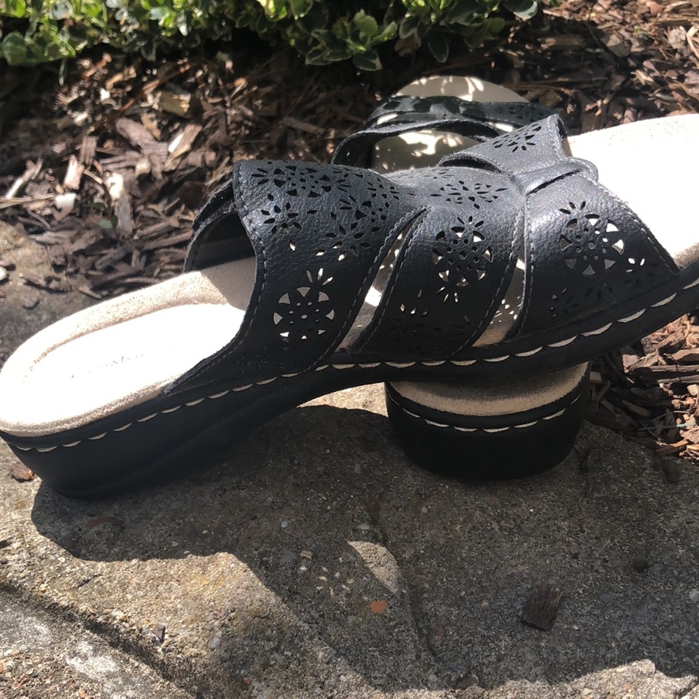 Sandals - Picture 2 of 4